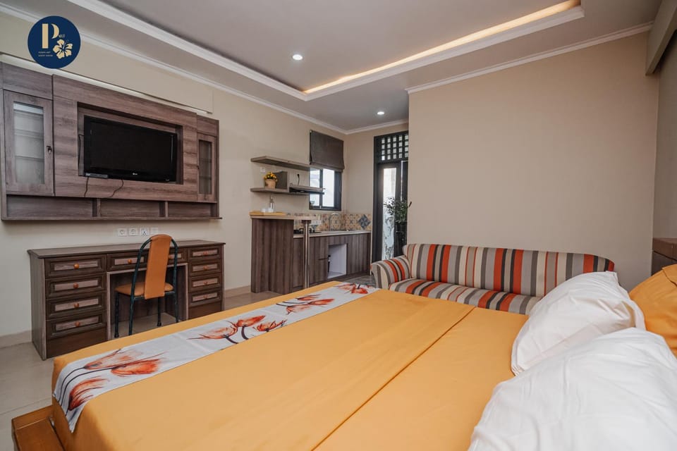 TV and multimedia, Photo of the whole room, Bedroom