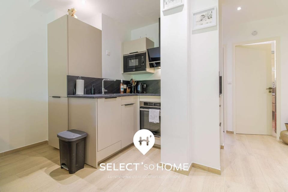 Kitchen or kitchenette, dishwasher, oven, stove