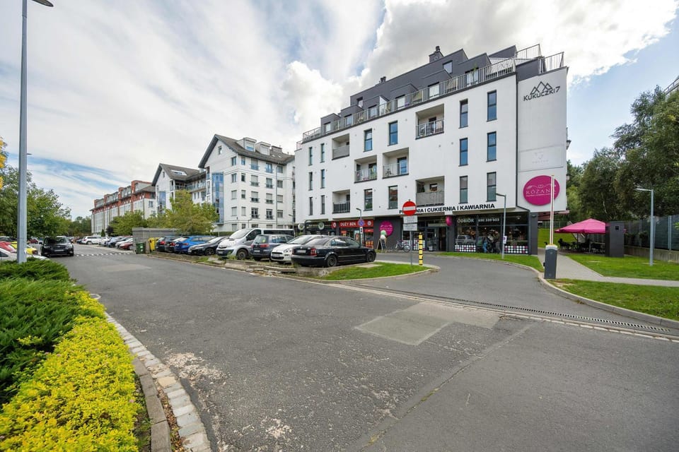 Property building, Day, Neighbourhood, Location