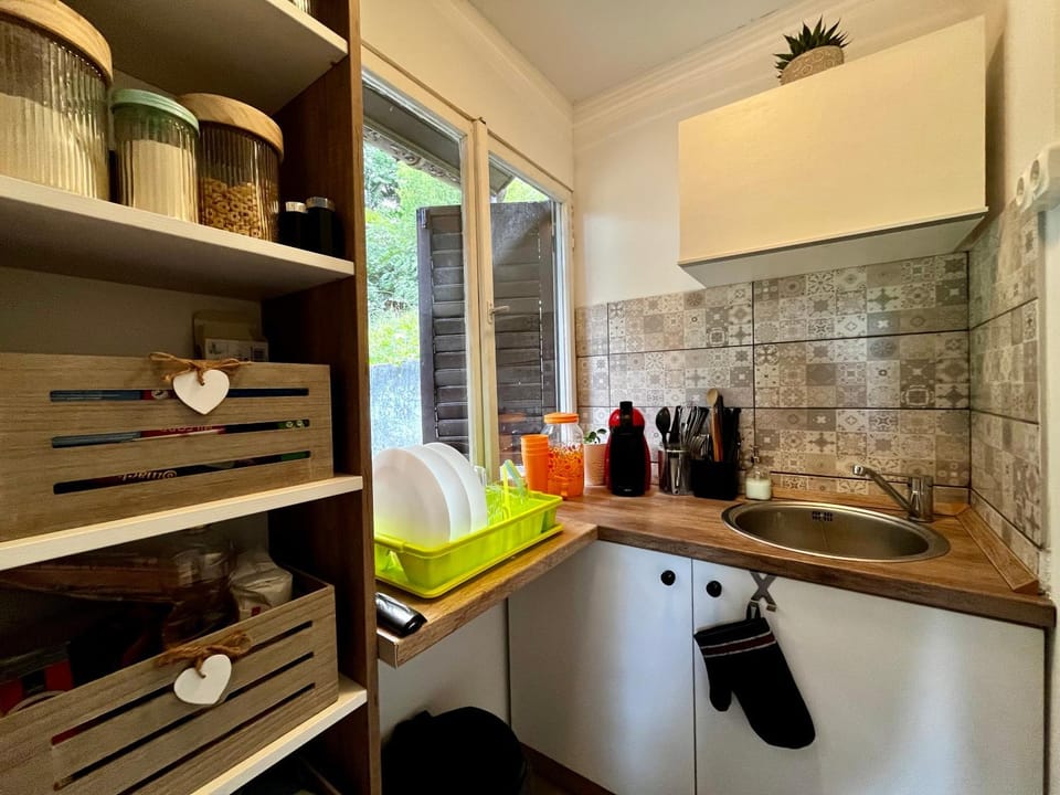 Kitchen or kitchenette, stove