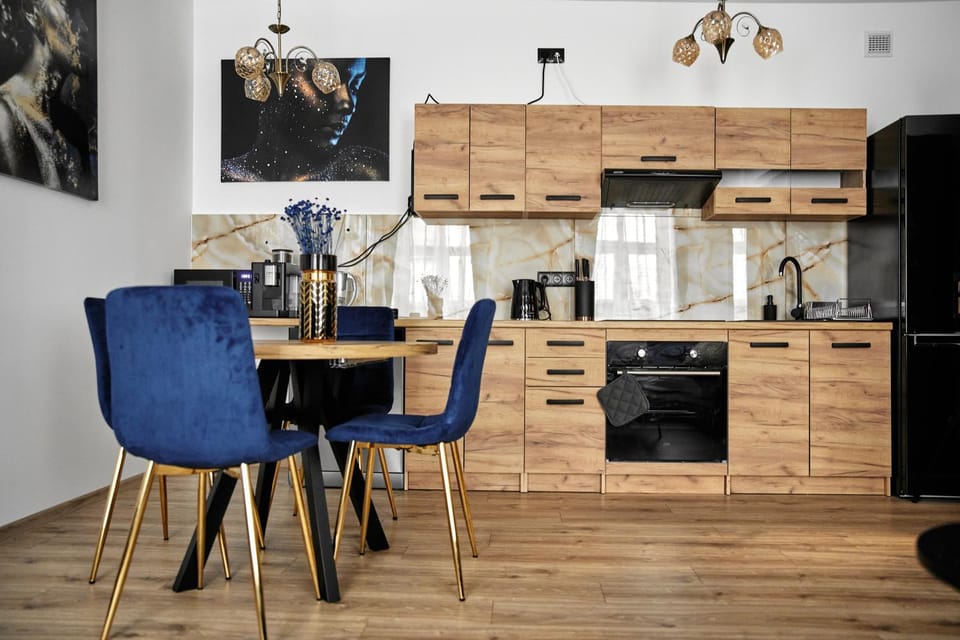 Kitchen or kitchenette, Dining area, minibar, stove