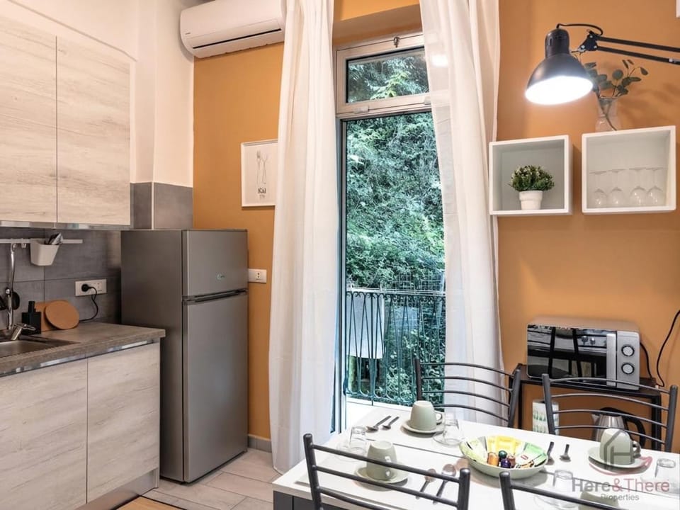 Kitchen or kitchenette, Dining area, stove