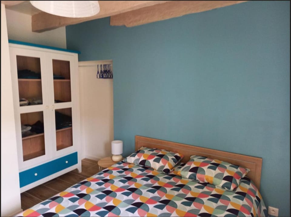 Bed, Photo of the whole room, Bedroom, wardrobe