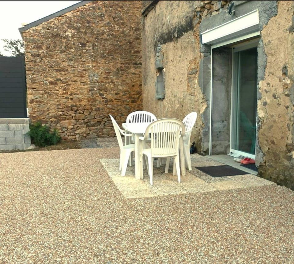 Property building, Patio, Dining area