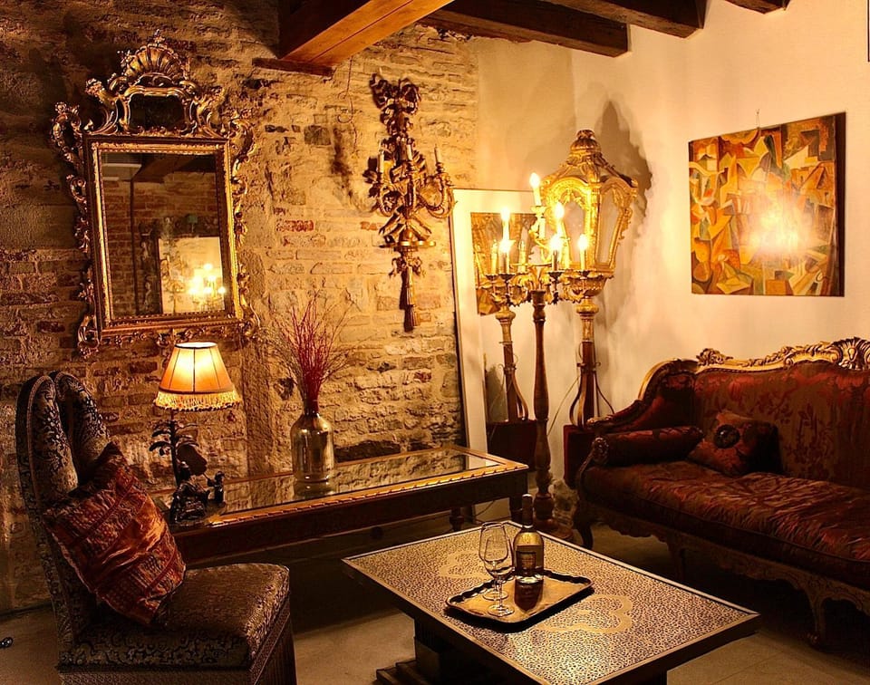 Communal lounge/ TV room