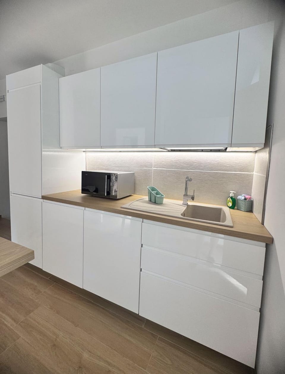 microwave, kitchen