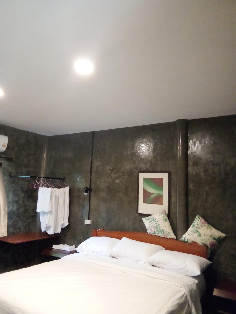 Bed, Photo of the whole room, Bedroom, towels, air conditioner
