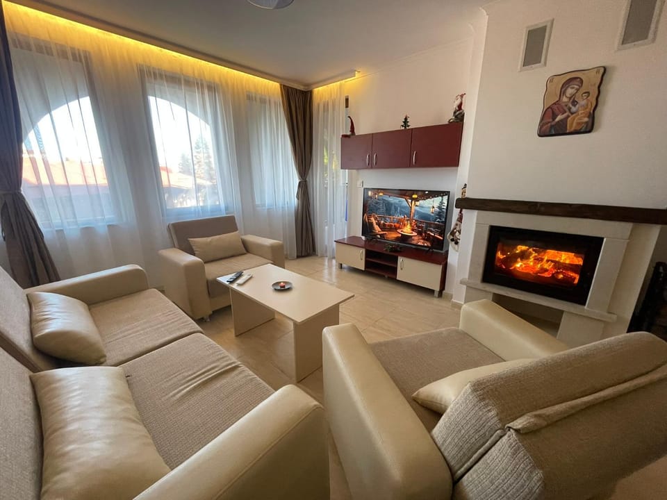 Communal lounge/ TV room, Living room