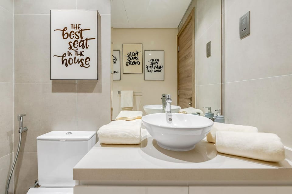 Toilet, Bathroom, towels