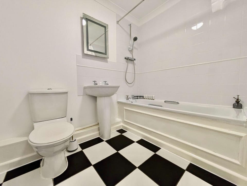 Toilet, Bathroom, Bath