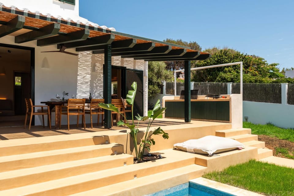 Property building, Balcony/Terrace, Living room