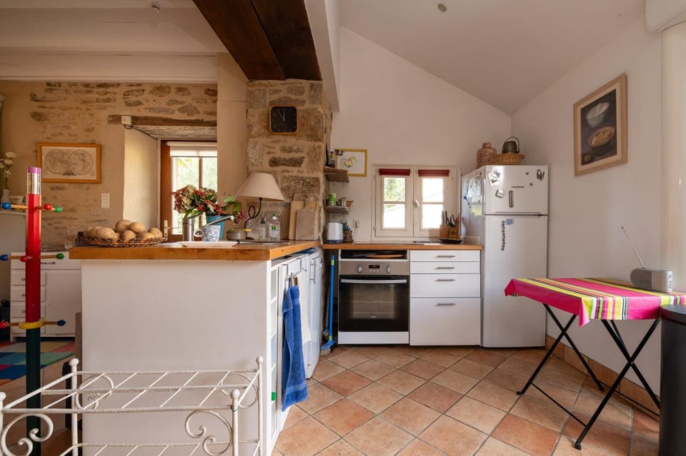 Property building, Kitchen or kitchenette, Living room