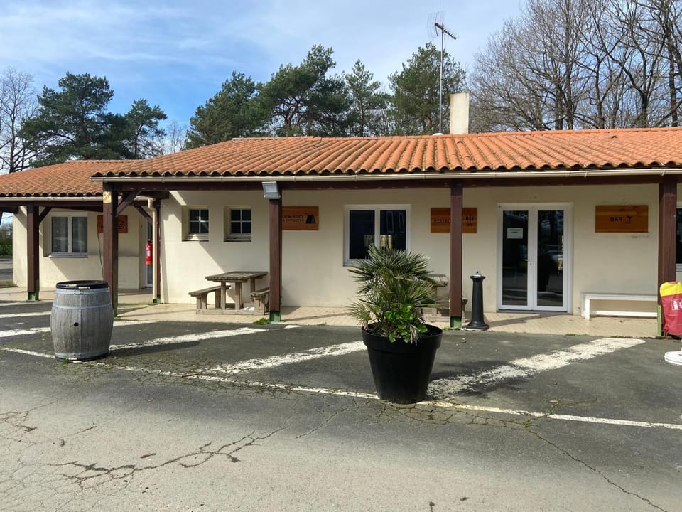 Camping Coeur de Vendée, la Boissière de Montaigu Campground/ 
RV Resort in Pays de la Loire
