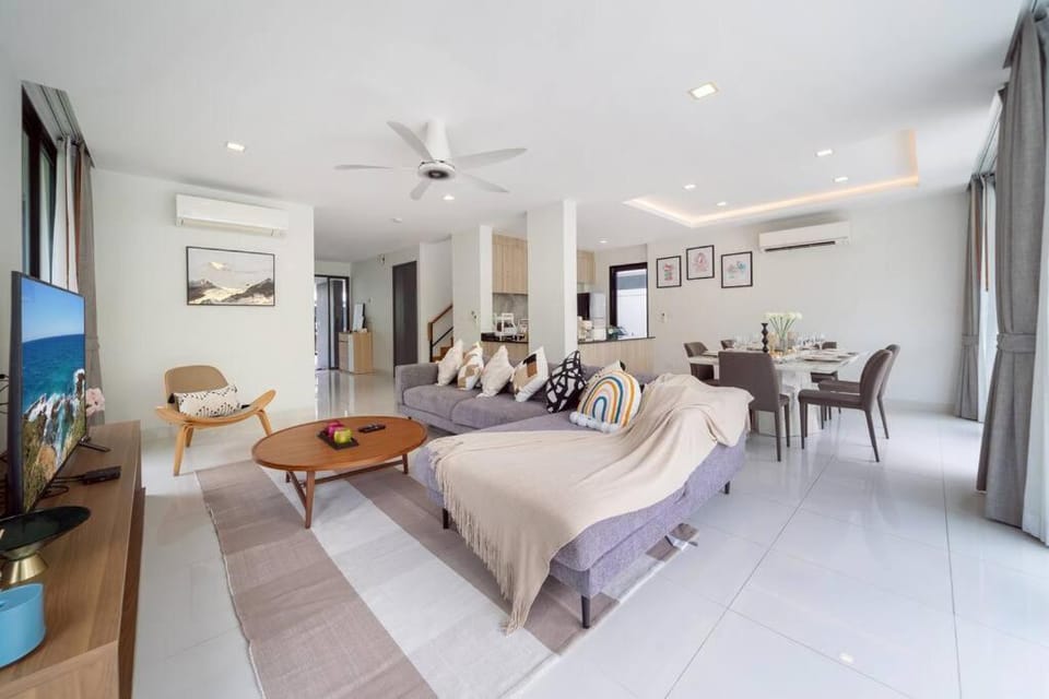 TV and multimedia, Living room, Seating area, air conditioner