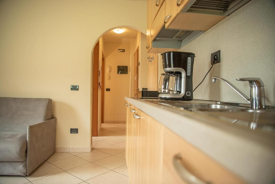 Kitchen or kitchenette, Seating area, minibar