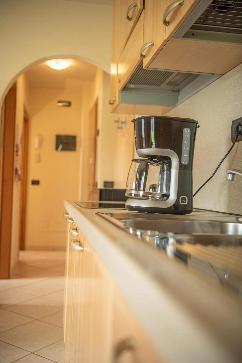 Kitchen or kitchenette, minibar, stove, toaster