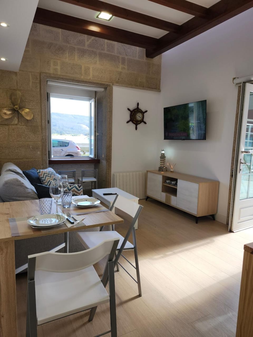 TV and multimedia, Living room, Seating area, Dining area, Evening entertainment