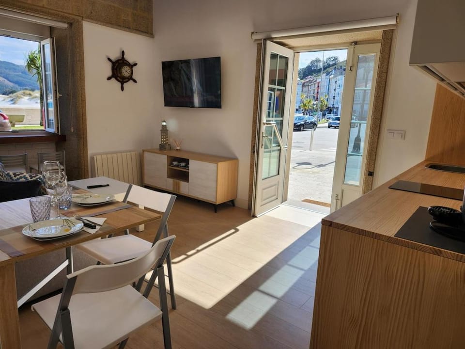 TV and multimedia, Kitchen or kitchenette, Living room, Seating area, Dining area, Evening entertainment