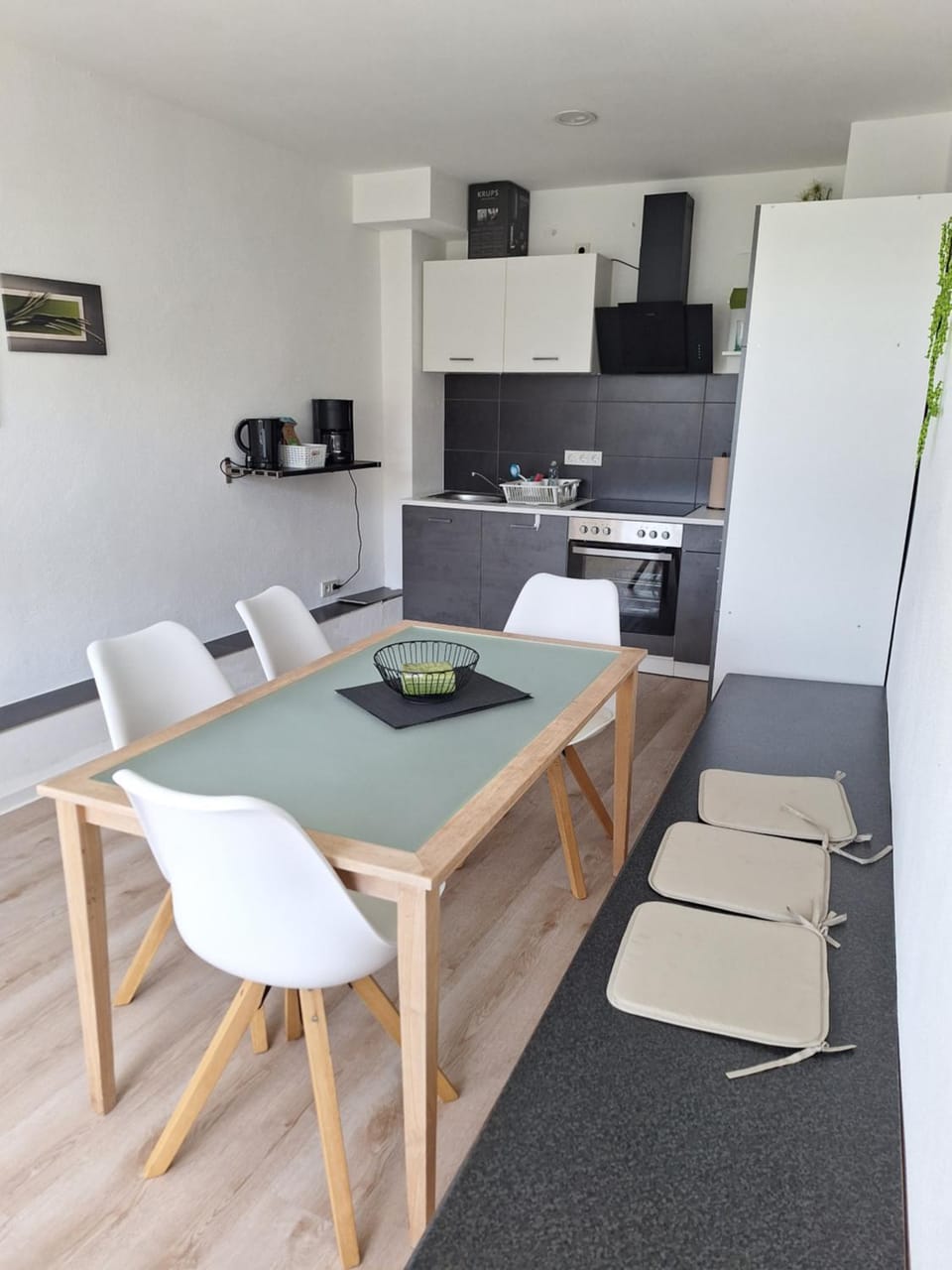 Kitchen or kitchenette, Seating area, Dining area, oven, stove