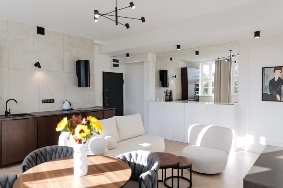 Kitchen or kitchenette, Living room, Seating area, Dining area, oven