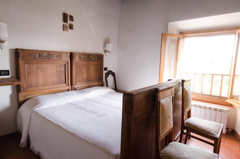 Bed, Photo of the whole room, Decorative detail, Bedroom, Garden view, Mountain view, hair dresser