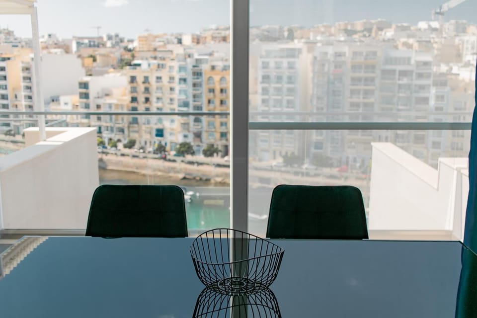 Spinola Duplex Penthouse Deluxe Apartment in Saint Julians