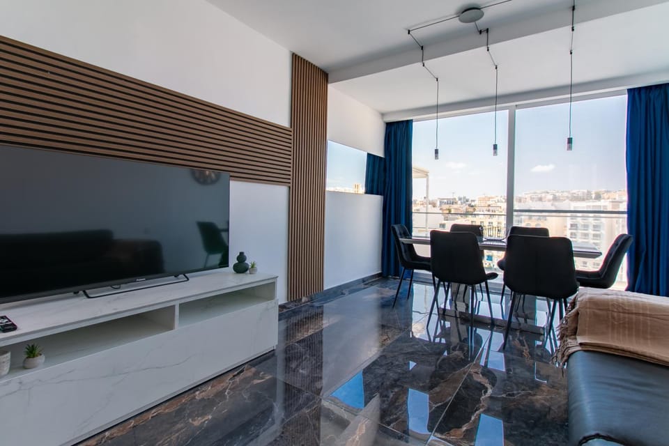 Spinola Duplex Penthouse Deluxe Apartment in Saint Julians