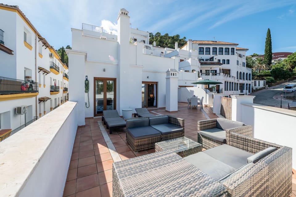 Property building, Balcony/Terrace, Living room