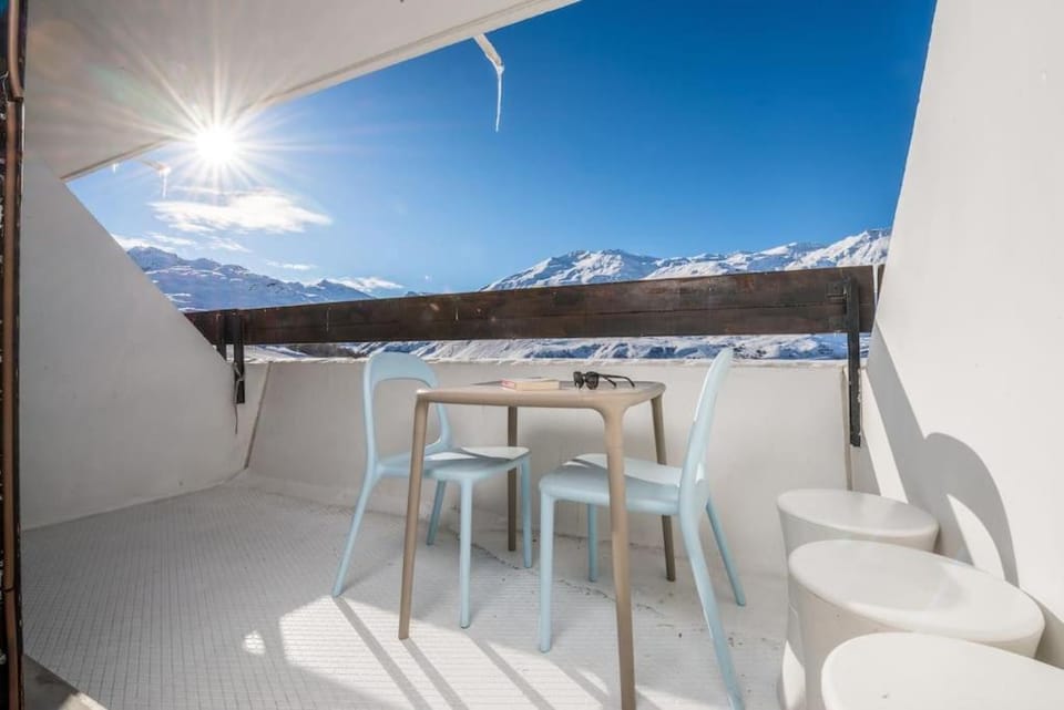 Patio, Winter, Mountain view