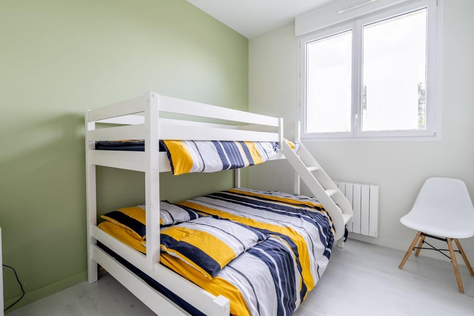 Property building, Living room, Bedroom
