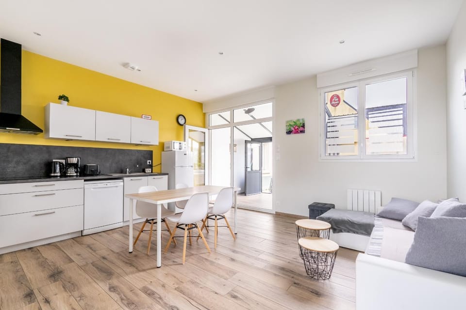 Property building, Kitchen or kitchenette, Living room