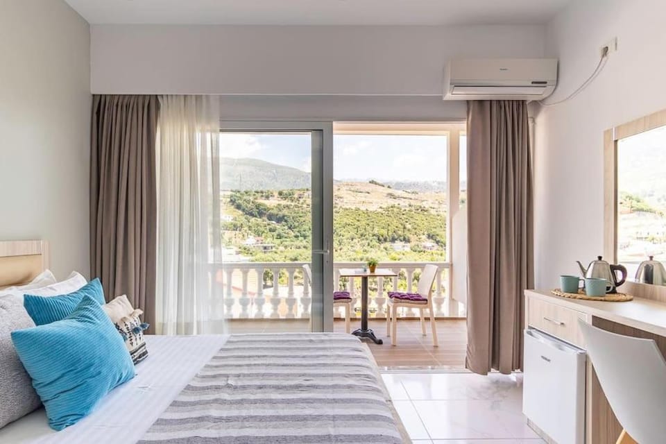 Luxury Room 2 - Vila Goro w Pool, Parking and more Apartment in Vlorë County, Albania
