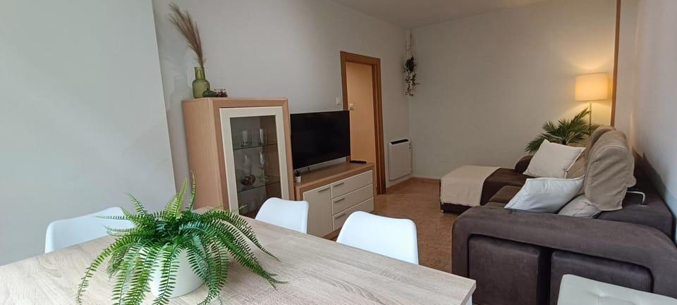 Communal lounge/ TV room, TV and multimedia, Living room, Seating area