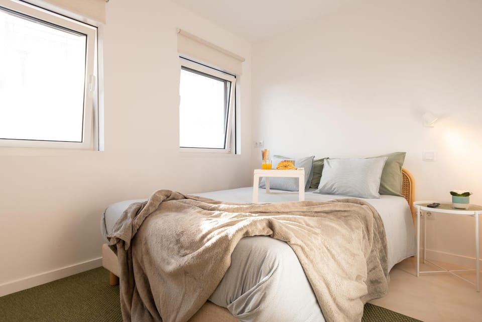 Bed, TV and multimedia, Bedroom, wardrobe