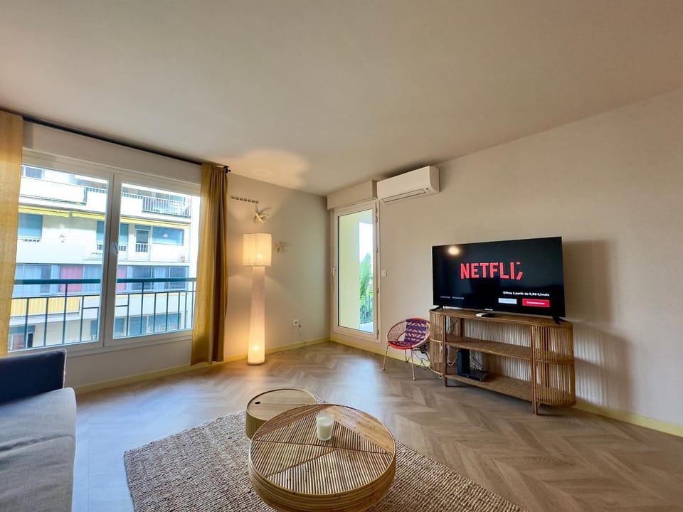 TV and multimedia, Living room, air conditioner