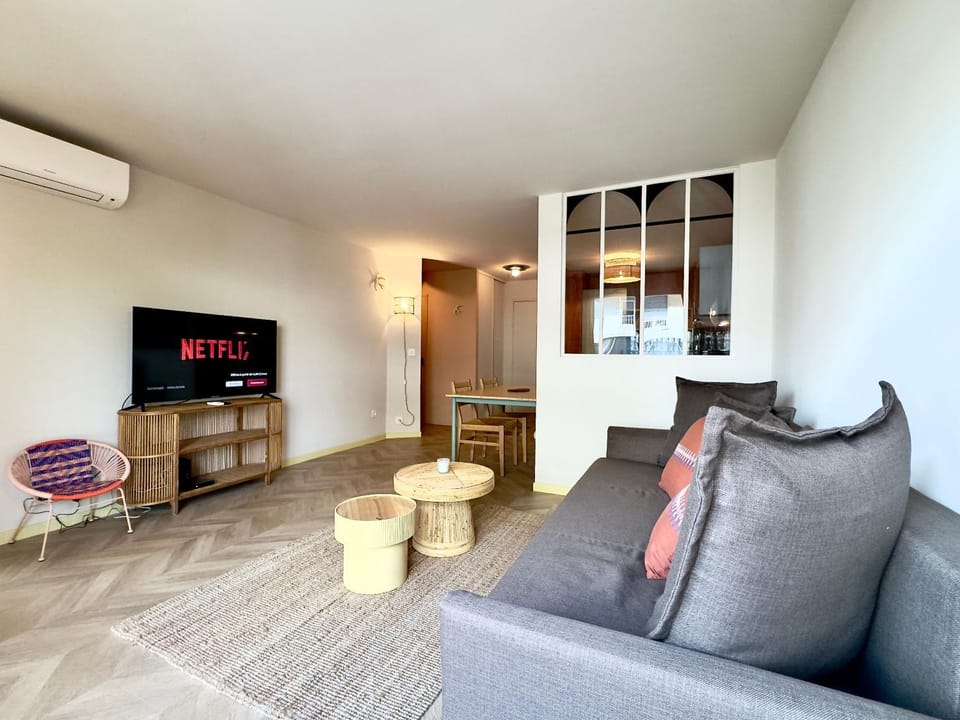 TV and multimedia, Living room, air conditioner