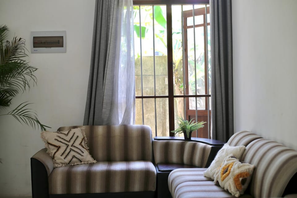 Amlou surf house Bed and Breakfast in Mirissa