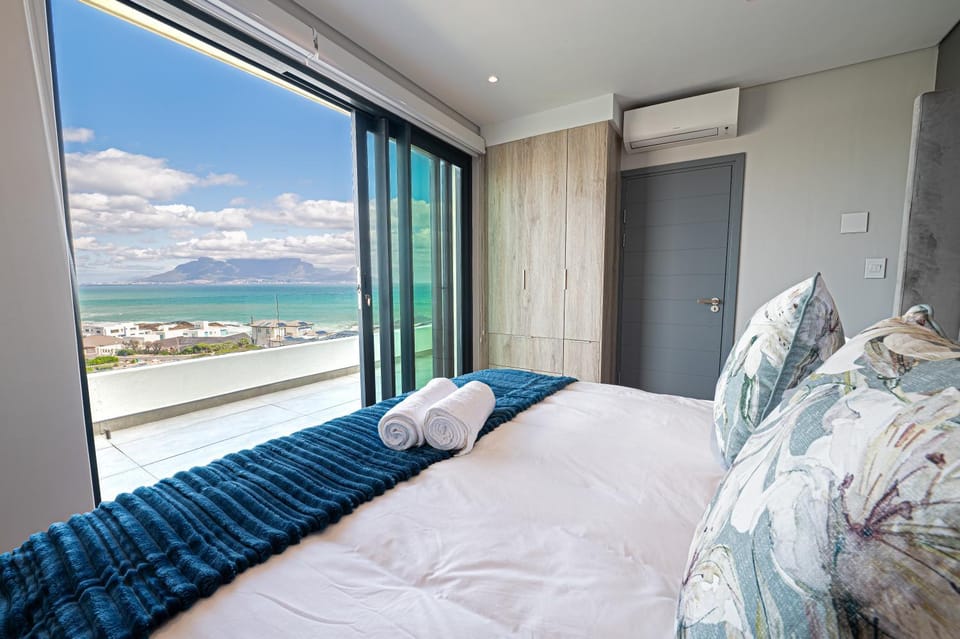 Bed, Sea view, air conditioner