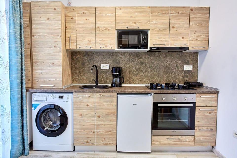 Coffee/tea facilities, Kitchen or kitchenette, oven, stove, washing machine