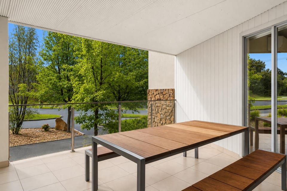 View (from property/room), Balcony/Terrace, Dining area