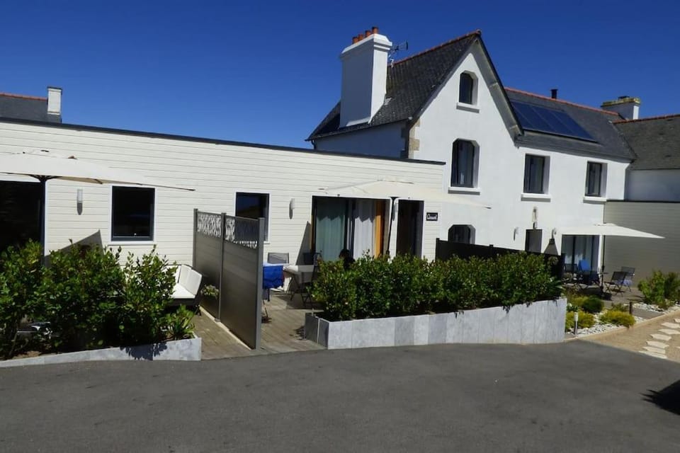 Property building, Garden, Balcony/Terrace