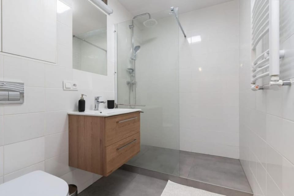 Shower, Bathroom, towels