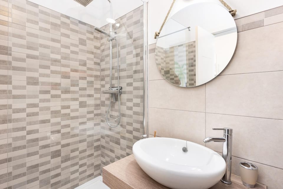 Shower, Facade/entrance, Bathroom