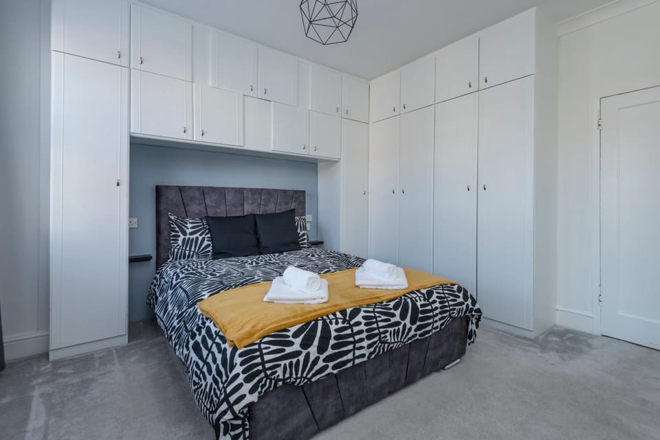 Next to Wimbledon - Garden House - Sleeps 6 Apartment in London