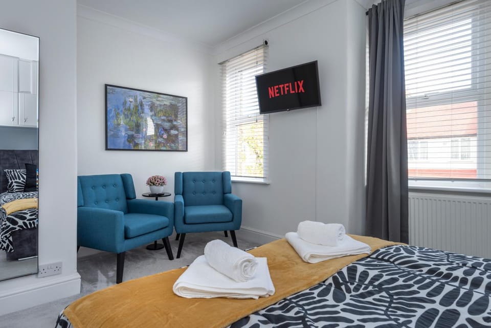 Next to Wimbledon - Garden House - Sleeps 6 Apartment in London