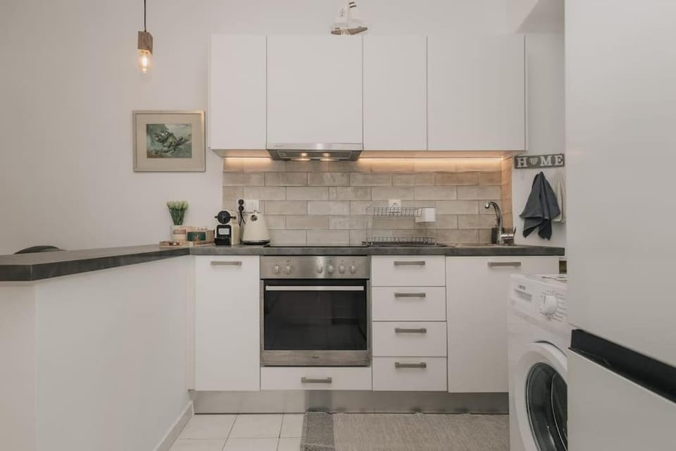 Kitchen or kitchenette, stove, washing machine