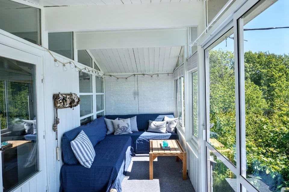 Communal lounge/ TV room, Balcony/Terrace