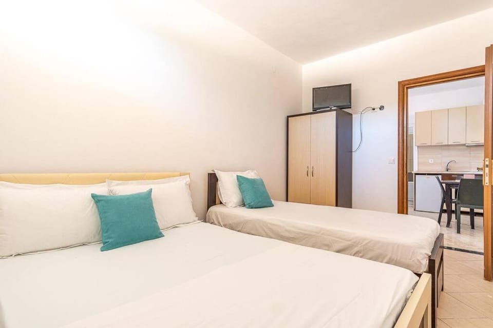 Goro 10 - Front Pool, Kitchen & Parking Apartment in Vlorë County, Albania