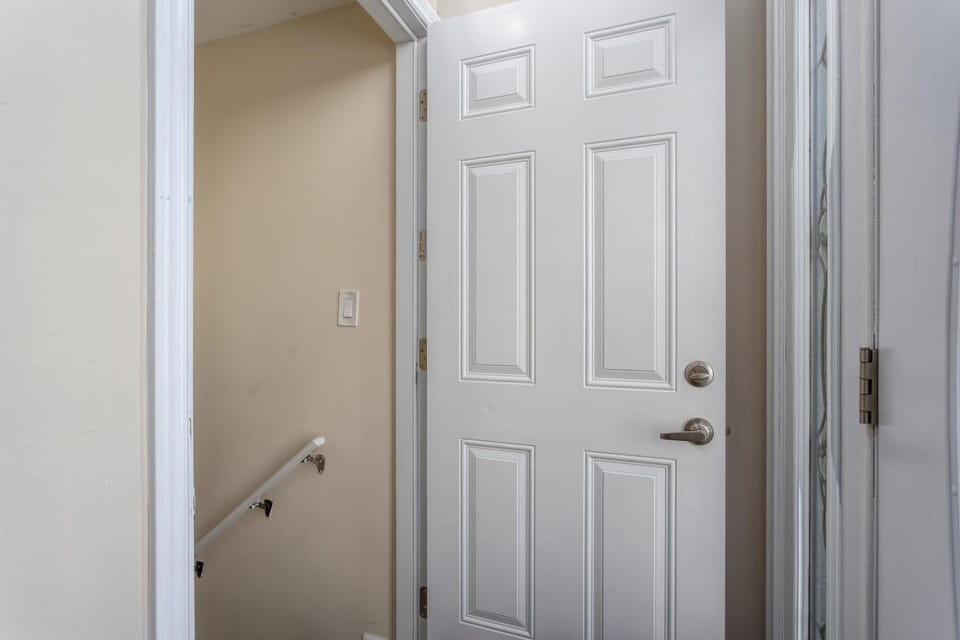 Bright & Modern 1 bedroom unit! House in Guelph