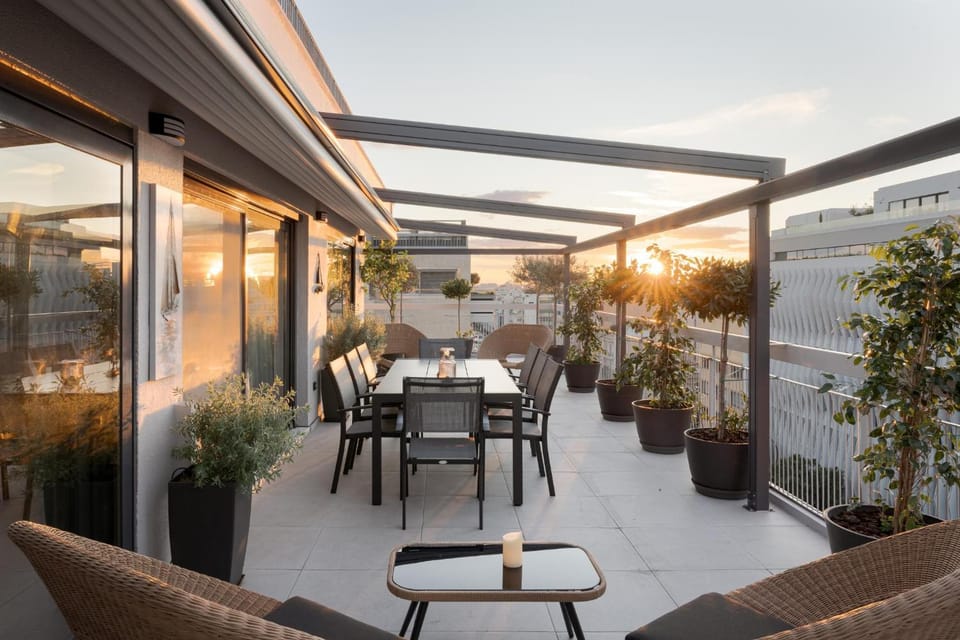 Day, View (from property/room), Balcony/Terrace, Seating area, Dining area